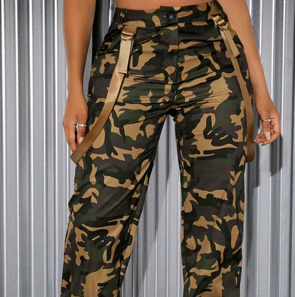 Camo Print Carrot Pants (army fatigue)